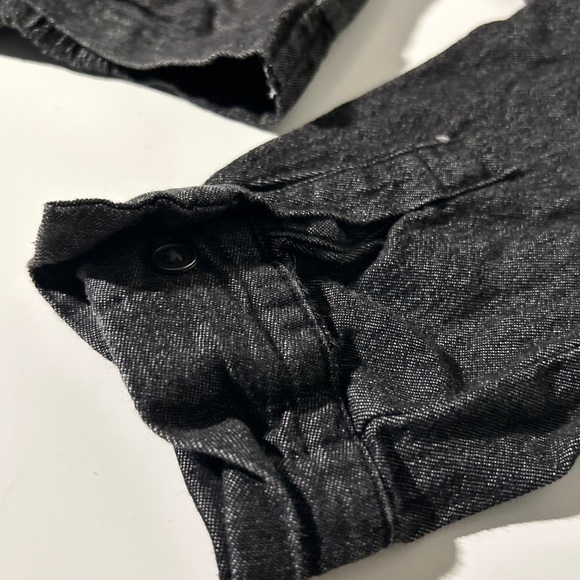 BUTTON UP BLACK CROP TOP [ FOREVER 21 ] - Picture 5 of 6